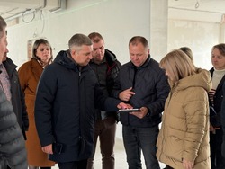 Михаил Лобазнов проверил ход капремонтов соцобъектов Губкина