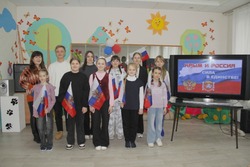Познавательный час «Крым и Россия – общая судьба» прошёл в ЦКР посёлка Троицкий 