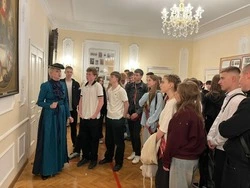 Выпускники школ Белгорода и Старого Оскола посетили Мемориально-культурный комплекс В.Ф. Раевского