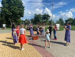 Культработники села Аверино губкинской территории провели программу «Фольклорные забавы»
