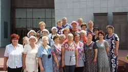 Троицкий хор ветеранов труда посетил Прохоровское поле