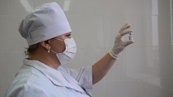 Вакцинация медработников против COVID-19 началась в Губкинской ЦРБ