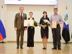 Учащаяся Губкинской школы Елизавета Косинова получила губернаторскую стипендию в сфере образовании