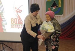 Юбилейные медали «80 лет Победы» вручили троицким жителям губкинской территории