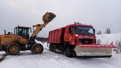 Коммунальщики продолжили очистку Губкинского горокруга от снега