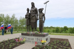 Акция памяти «Подвиг солдатских матерей» прошла в селе Бобровы Дворы Губкинского горокруга 