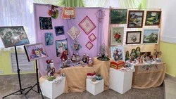 Выставка «Творческая мозаика Губкинского края» открылась в ЦКР посёлка Троицкий 
