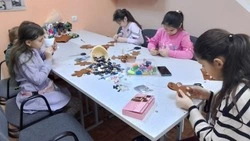 Культработники села Архангельское провели увлекательный мастер-класс «Пряничный человечек»