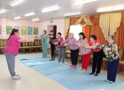 Губкинские пенсионеры посетили занятие по дыхательной гимнастике «Ци-Гун»