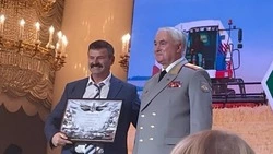 Губкинский фермер Александр Кирдеев получил награду от комитета Госдумы по обороне