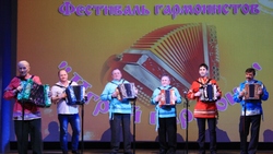 Центр культурного развития посёлка Троицкий провёл фестиваль гармонистов «Играй, гармонь»