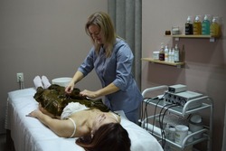 Жительница Губкина Оксана Царенко заключила социальный контракт на открытие салона по массажу