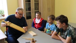 Мастер-класс по художественной обработке дерева прошёл в Доме культуры села Уколово
