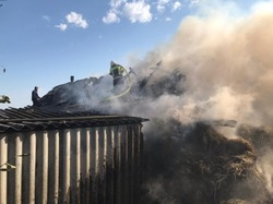Нежилое здание загорелось в селе Богословка Губкинского горокруга 