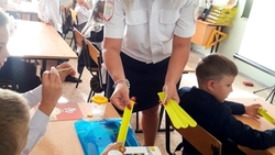 Учащиеся Казацкостепской школы получили в подарок световозвращающие элементы