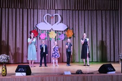 Богословские культработники провели концерт в День семьи, любви и верности 