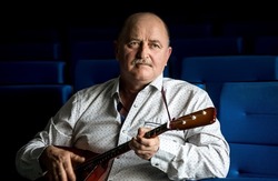 Аккомпаниатор ЦКР села Сергиевка Леонид Усов продолжил радовать жителей своим творчеством 