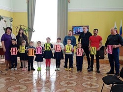 Жители села Истобное приняли участие в игровой программе «Мой папа и я – большие друзья!»