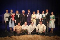 Коллектив Губкинского театра представил премьеру спектакля «Саня, Ваня, с ними Римас»