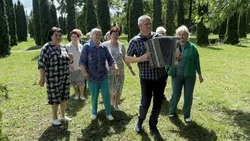 «Песни нашей молодости»: вечер, который согрел сердца, прошёл в посёлке Троицкий