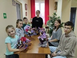Юные жители села Присынки посетили мастер-класс «Секреты флористики»