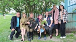 Жители села Богословка поздравили ветеранов и тружеников тыла с Днём Победы 