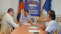 Каждому вопросу — достойное решение. Депутат Облдумы Олег Михайлов выслушал губкинцев*