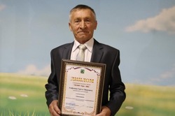 Тракторист предприятия «Губкинагроснаб» Сергей Агафонов стал «Человеком года — 2022» 