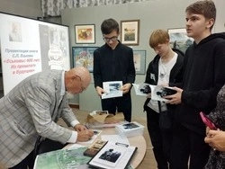 Губкинские студенты встретились автором книги «Еськовы: 400 лет. Из прошлого в будущее»