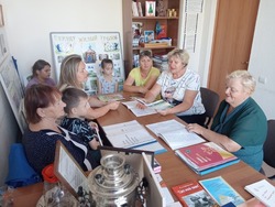 Культработники села Мелавое провели программу «Стихи и песни о родном городе»