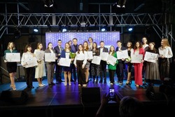 Вячеслав Гладков вручил персональные стипендии молодёжному активу региона