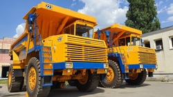 Два новых 45-тонных БелАЗа пополнили автопарк Лебединского ГОКа*