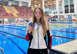 Губкинская спортсменка Дарья Сурушкина завоевала серебро на международных соревнованиях по плаванию 