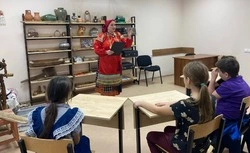 Сотрудники Дома культуры села Богословка пригласили ребят на час фольклора «Начинается считалка»