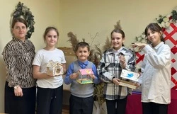 Юные жители села Бобровы Дворы приняли участие в мастер-классе «Домик для птиц»