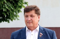 Председатель Белгородской областной Думы Юрий Клепиков поздравил губкинцев с последним звонком
