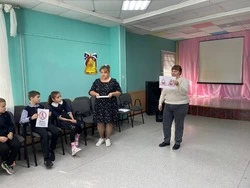 Культработники села Архангельское провели познавательный час «Дети и дорога»