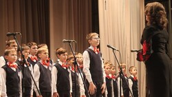 Фестиваль школьных хоров «Поющее детство» собрал более 500 участников в Губкине