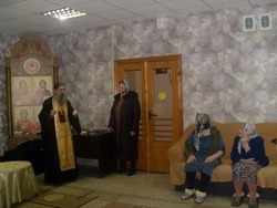 Настоятель Храма Дмитрия Солунского отец Иоанн посетил Скороднянский дом-интернат 