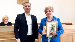 Михаил Лобазнов наградил отличившихся в своей работе губкинцев
