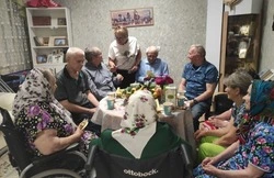 Сотрудники Скороднянского дома-интерната провели программу к празднику Яблочный Спас 