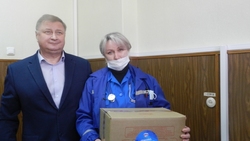 Сотрудники губкинской подстанции скорой помощи получили подарки от «Единой России»