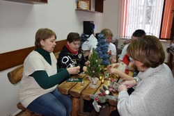 Новогодний мастер-класс прошёл в ЦКР села Сергиевка губкинской территории 
