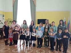 Истобнянские культработники провели конкурсную программу «Вместе с мамой»