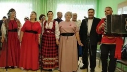 Творческие коллективы ЦКР села Истобное посетили Скороднянский дом-интернат