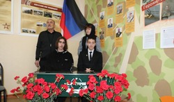 Открытие мемориальных досок и «Парты Героя» прошло в школах Губкинского горокруга