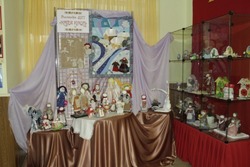 Выставка «Магия кукол» открылась в Троицком ЦКР губкинской территории 