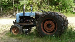 Молодой губкинец украл трактор и «Волгу» у фермера