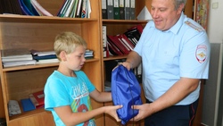 Губкинские полицейские помогли нуждающимся семьям собрать детей в школу