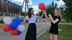 Село Сапрыкино окрасилось в цвета триколора